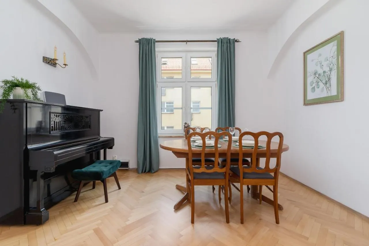 Spacious Retro Apartment In The Center Of Cracow By Noclegi Renters Kraków Polska