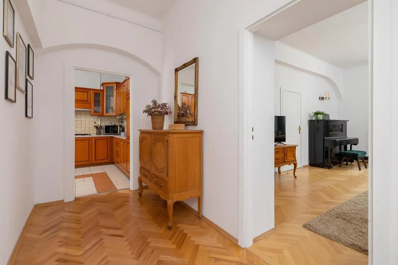 Spacious Retro Apartment In The Center Of Cracow By Noclegi Renters Kraków