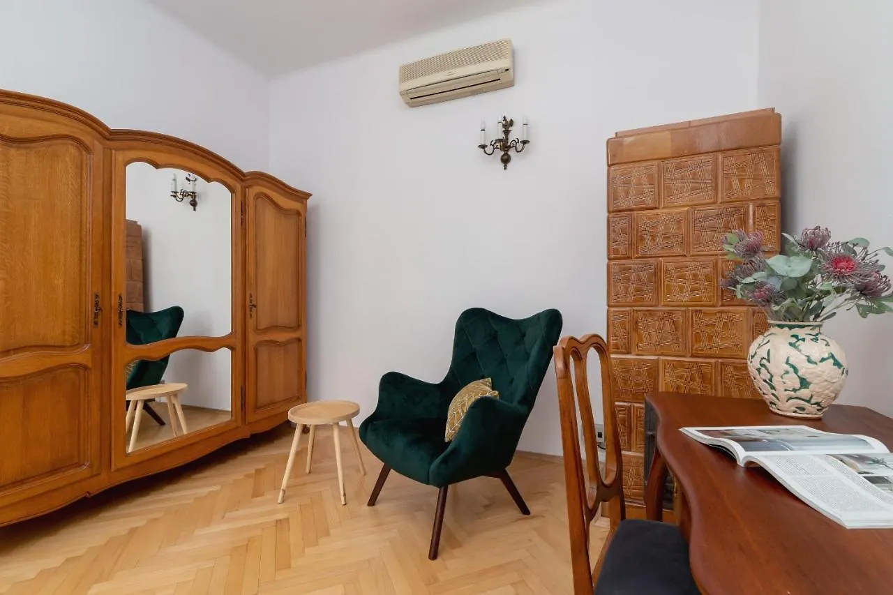 Spacious Retro Apartment In The Center Of Cracow By Noclegi Renters Kraków 0*,