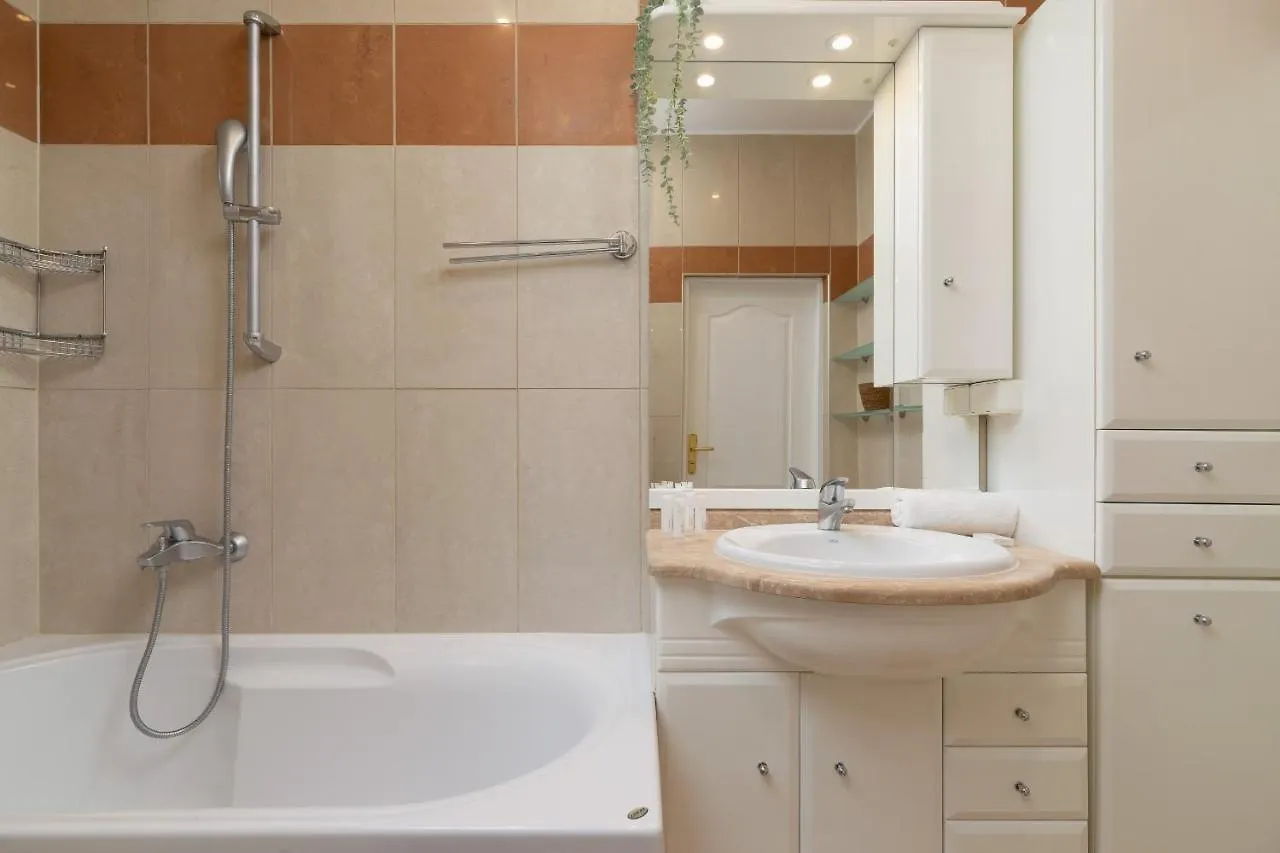 Spacious Retro Apartment In The Center Of Cracow By Noclegi Renters Kraków