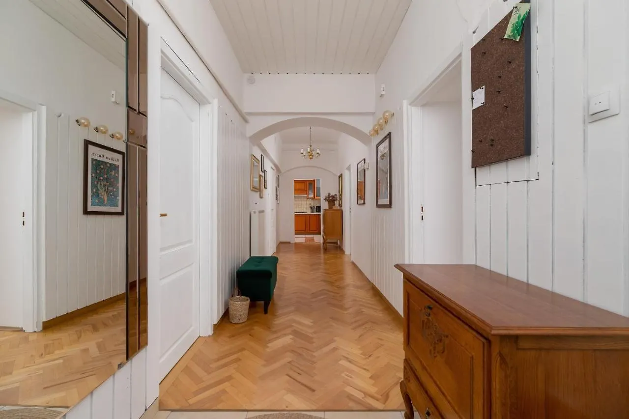 Spacious Retro Apartment In The Center Of Cracow By Noclegi Renters Kraków