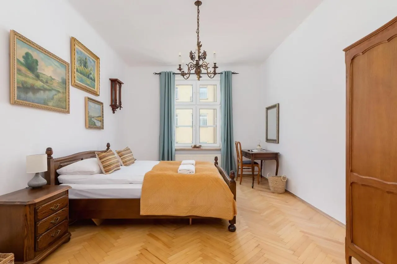 Spacious Retro Apartment In The Center Of Cracow By Noclegi Renters Kraków Polska