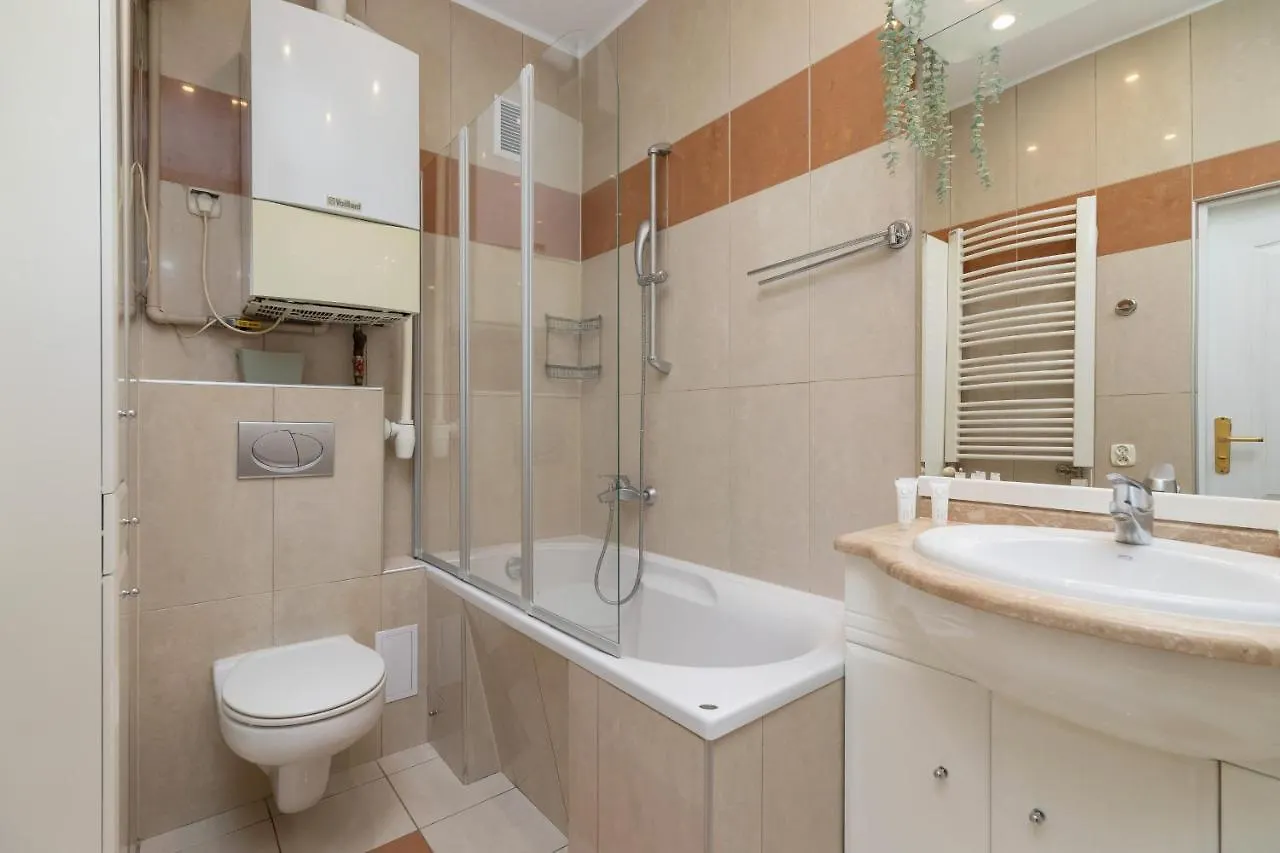 Spacious Retro Apartment In The Center Of Cracow By Noclegi Renters Kraków Polska