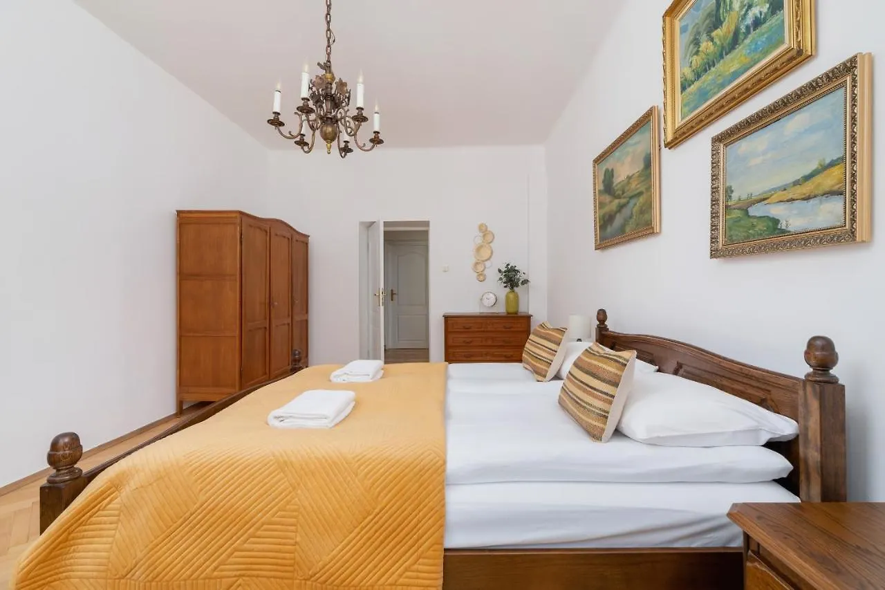 Spacious Retro Apartment In The Center Of Cracow By Noclegi Renters Kraków