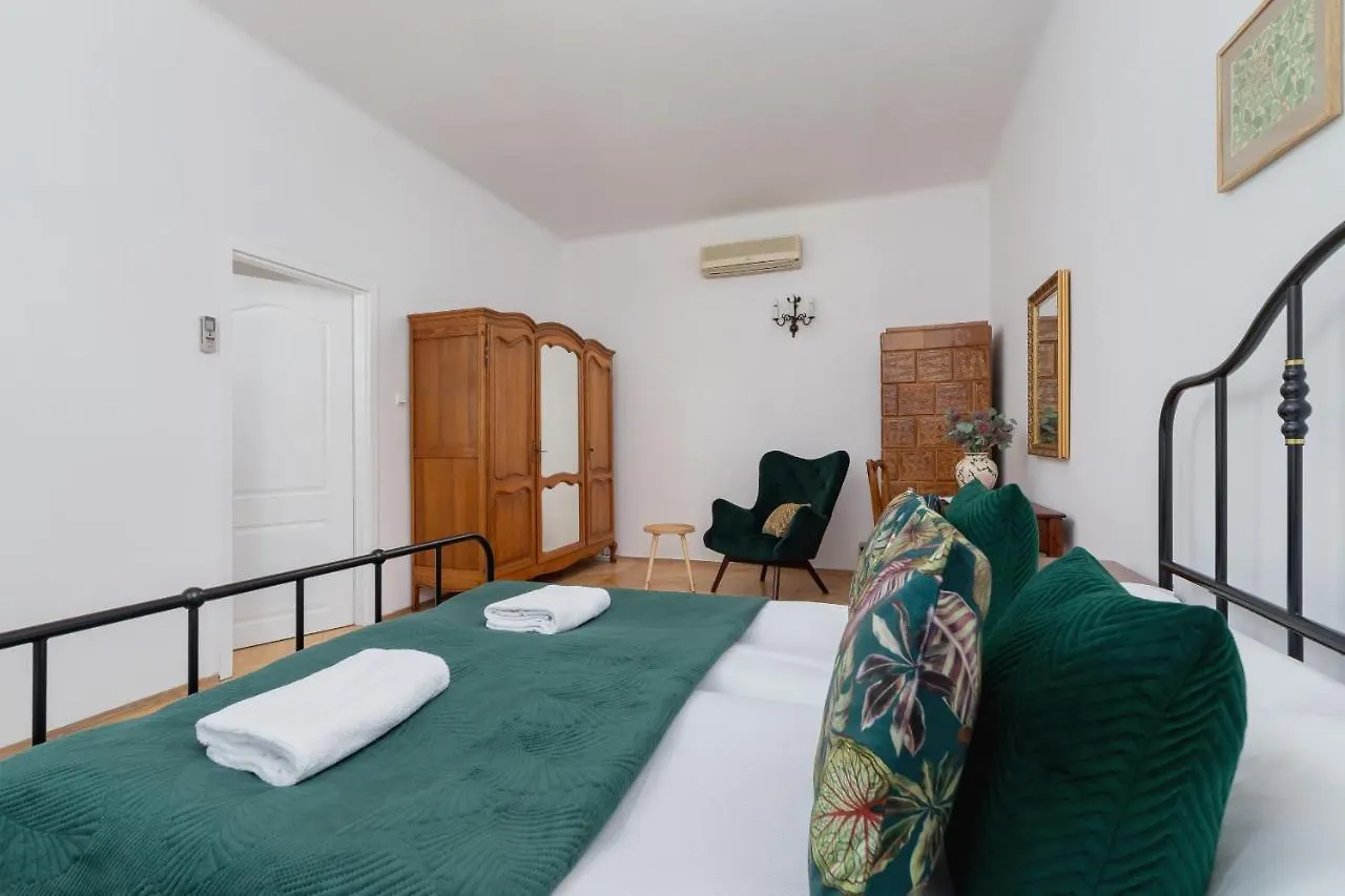 Spacious Retro Apartment In The Center Of Cracow By Noclegi Renters Kraków 0*,