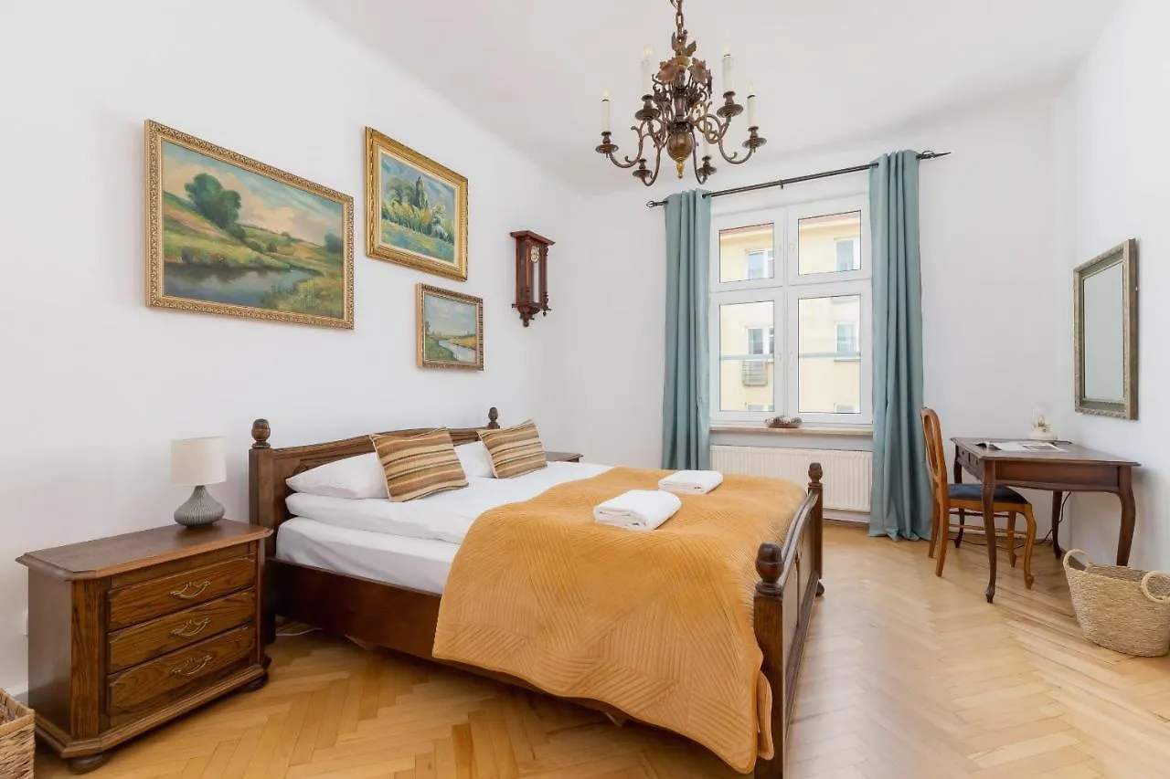 Spacious Retro Apartment In The Center Of Cracow By Noclegi Renters Krakow