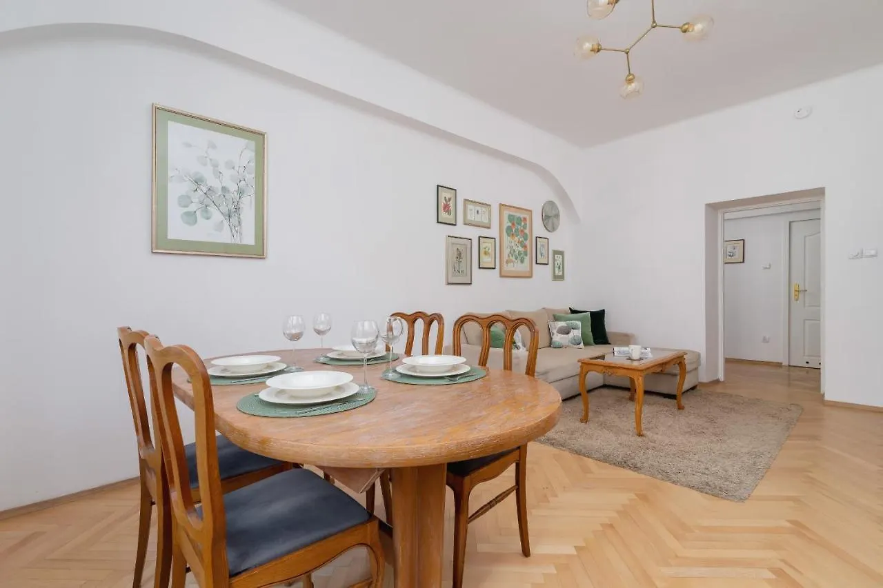 Spacious Retro Apartment In The Center Of Cracow By Noclegi Renters Krakow 0*,  Poland