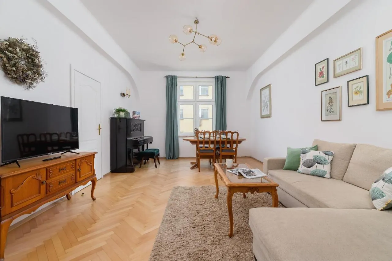 Spacious Retro Apartment In The Center Of Cracow By Noclegi Renters Krakow