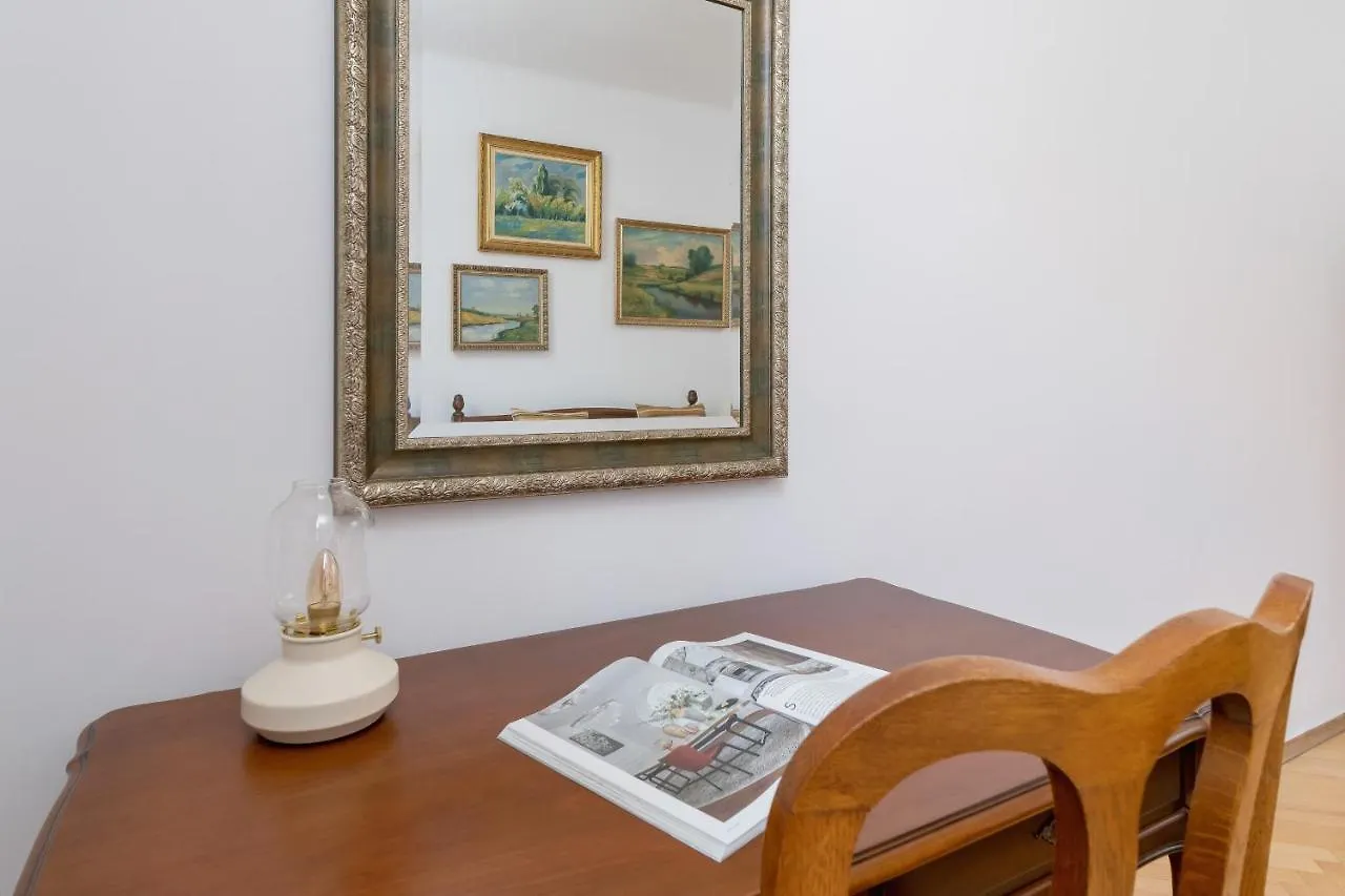 Spacious Retro Apartment In The Center Of Cracow By Noclegi Renters Krakow Poland