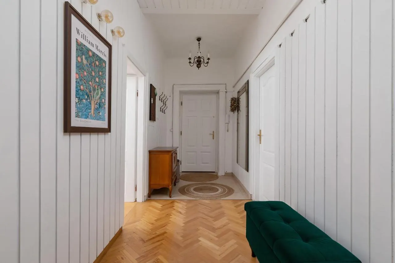 Spacious Retro Apartment In The Center Of Cracow By Noclegi Renters Krakow 0*,  Poland