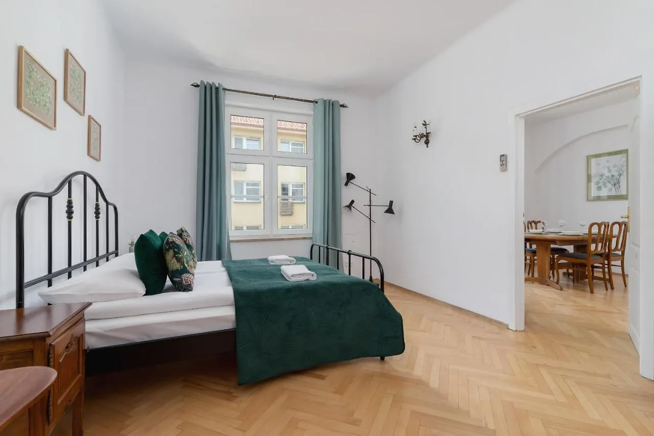 Spacious Retro Apartment In The Center Of Cracow By Noclegi Renters Krakow