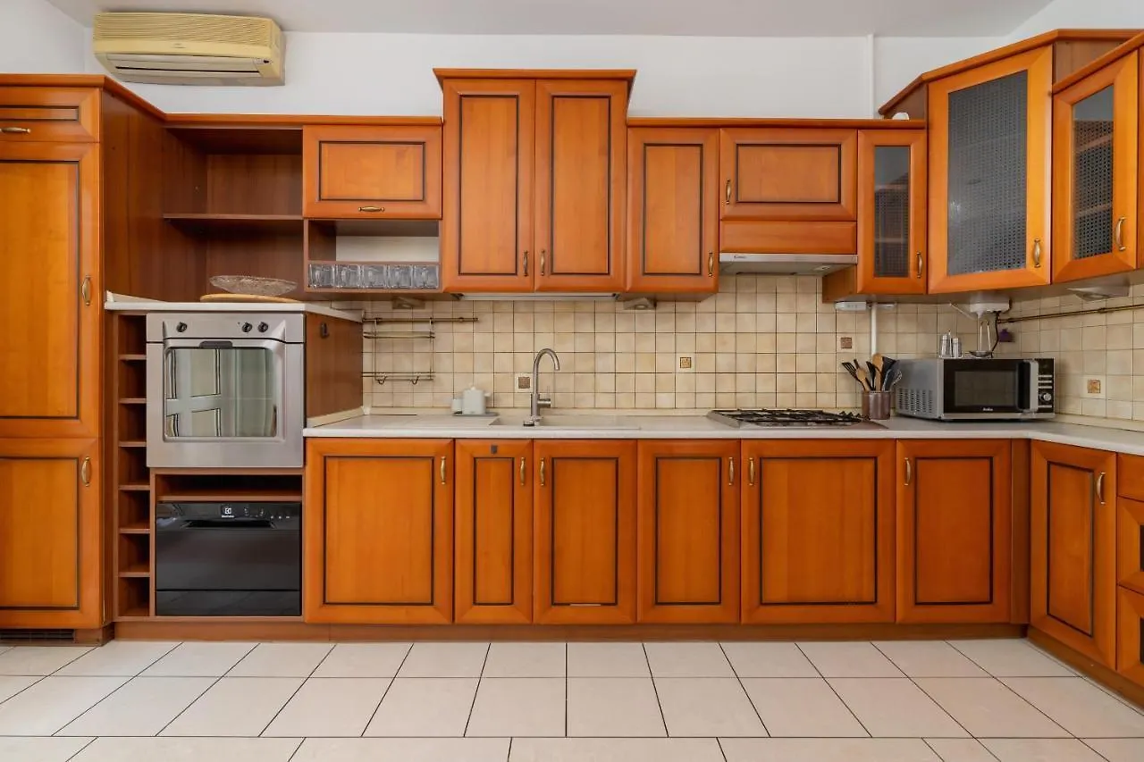Spacious Retro Apartment In The Center Of Cracow By Noclegi Renters Krakow